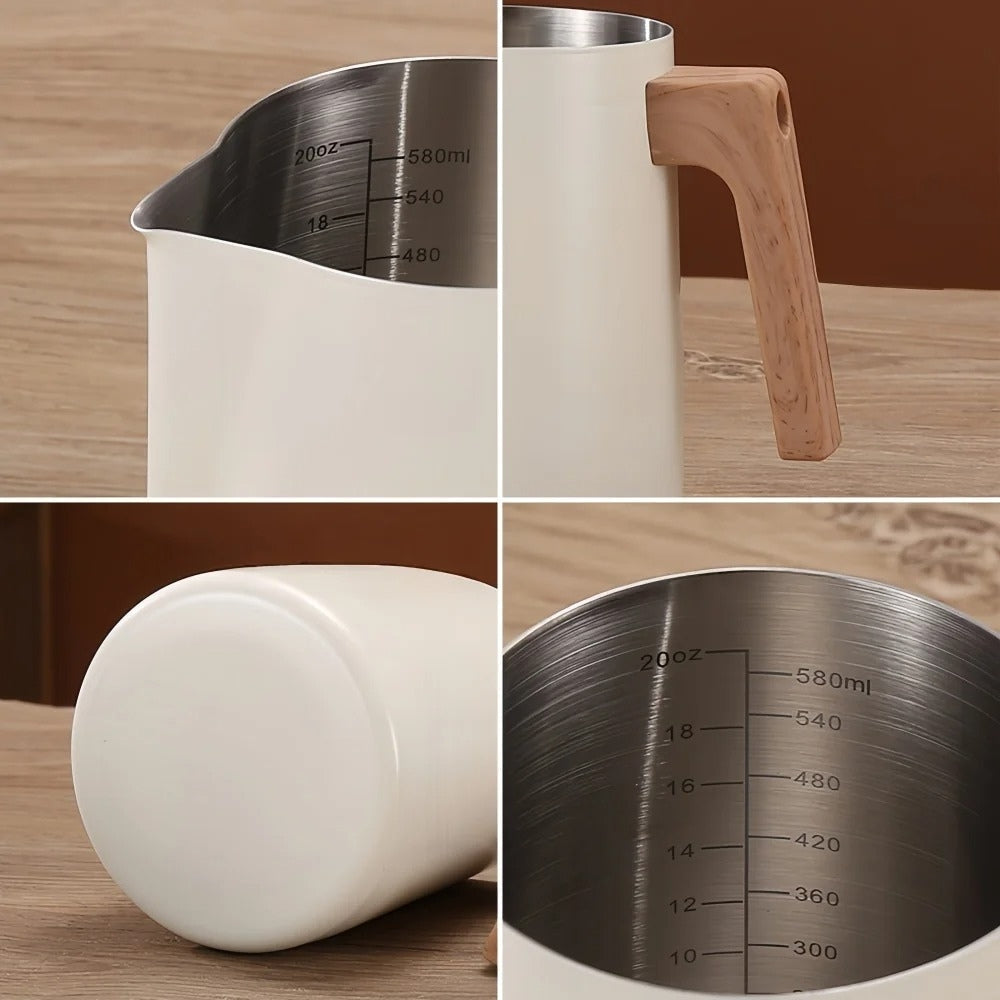 Pot à lait en inox à manche en bois scandinave
