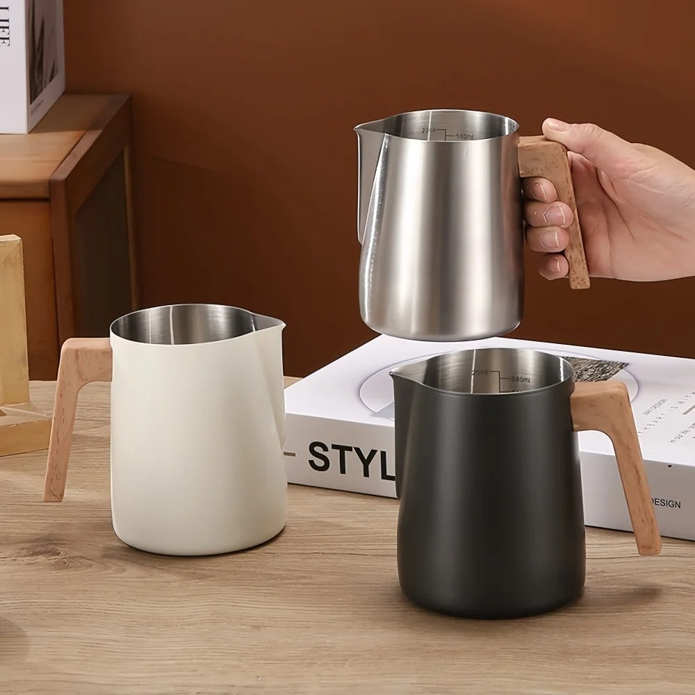 Pot à lait en inox à manche en bois scandinave
