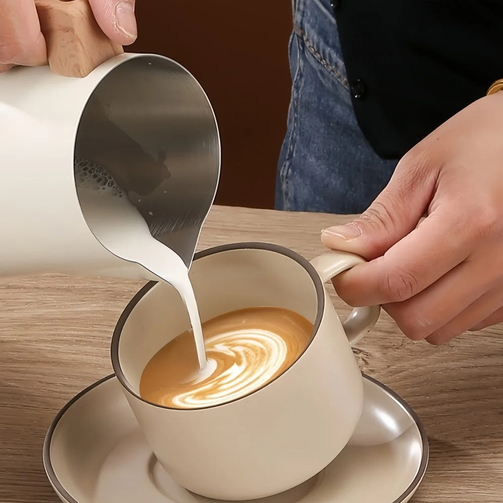 Pot à lait en inox à manche en bois scandinave