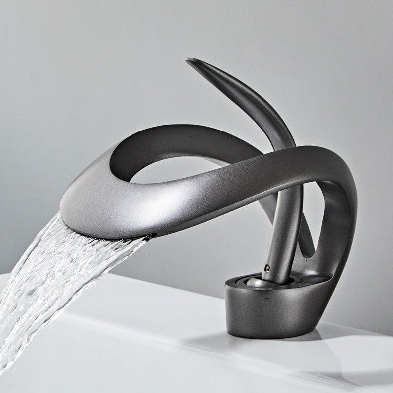 Mitigeur de salle de bain a col incurve