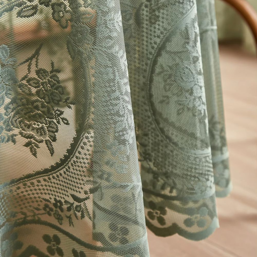 Nappe ronde en dentelle fleurie
