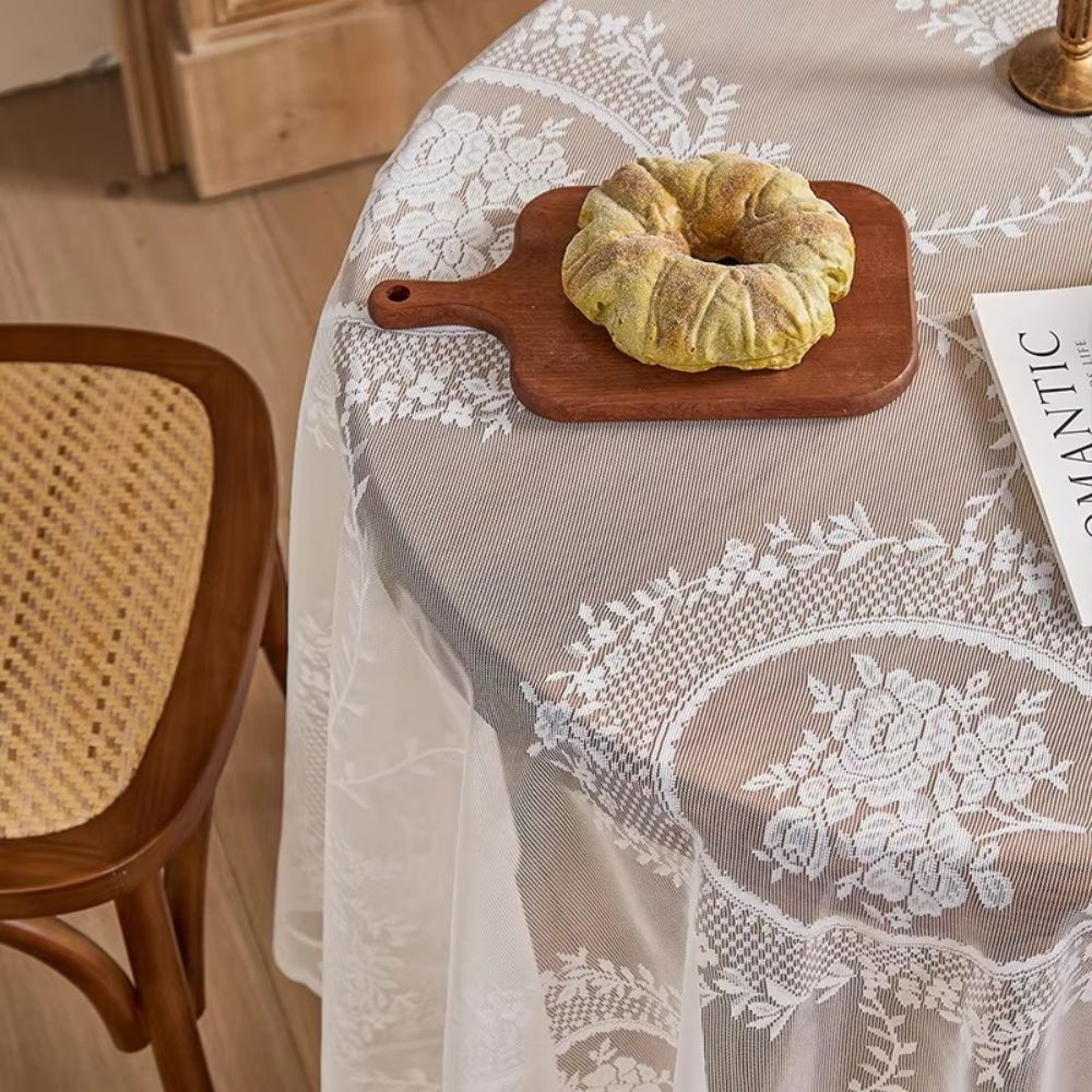 Nappe ronde en dentelle fleurie