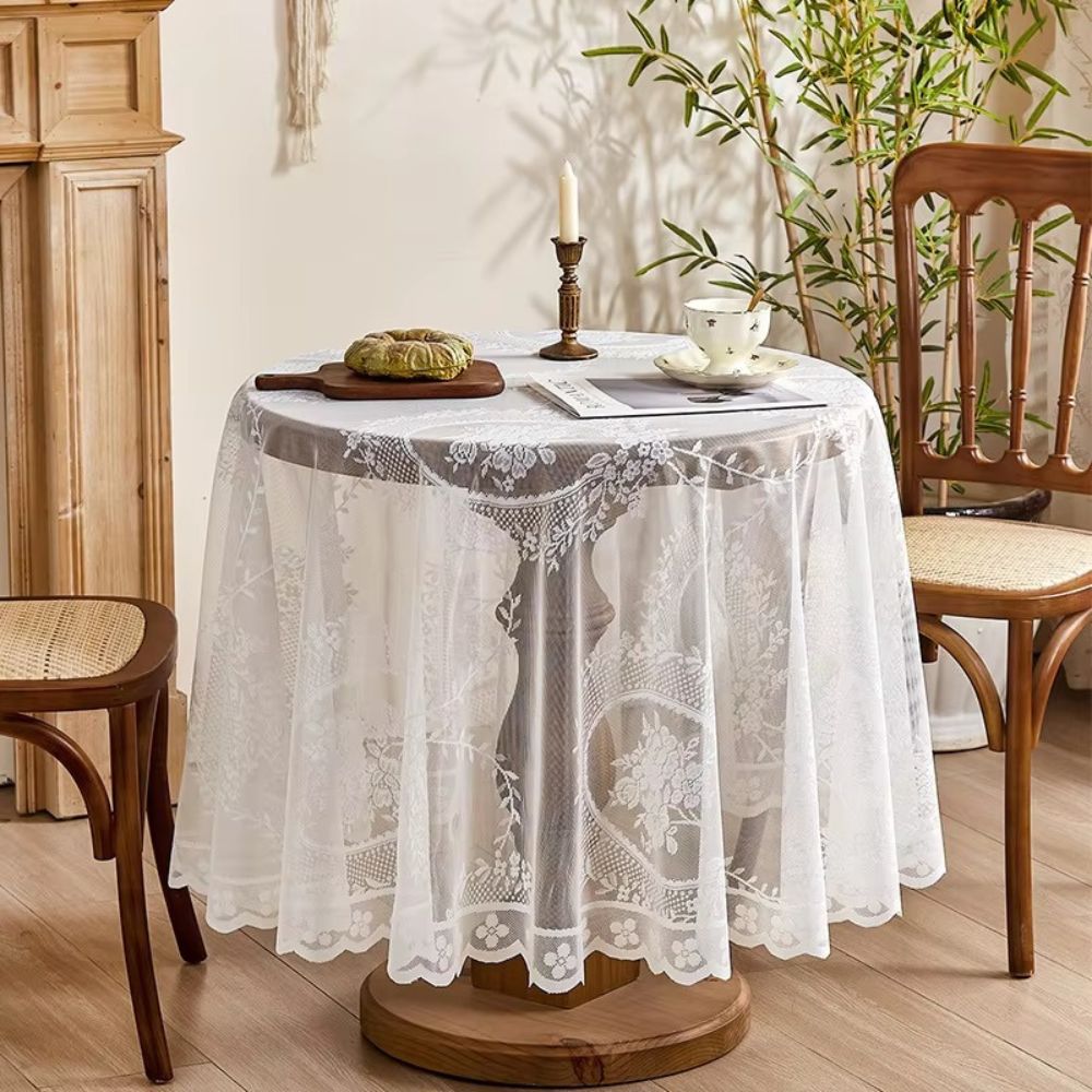 Nappe ronde en dentelle fleurie
