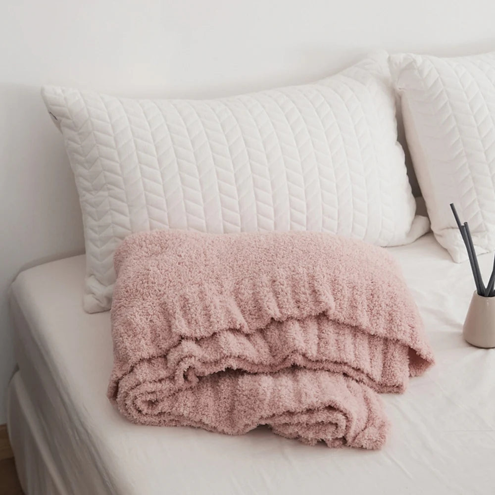 Plaid tricoté minimaliste Soft Nest