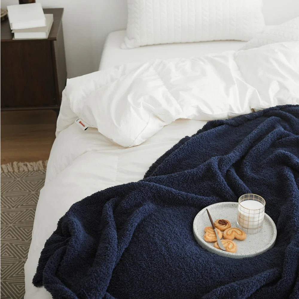 Plaid tricoté minimaliste Soft Nest