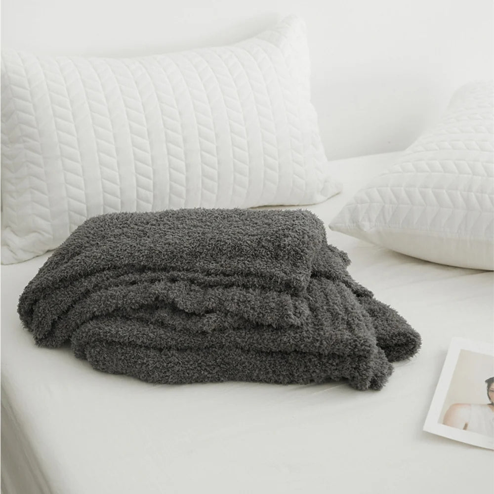 Plaid tricoté minimaliste Soft Nest