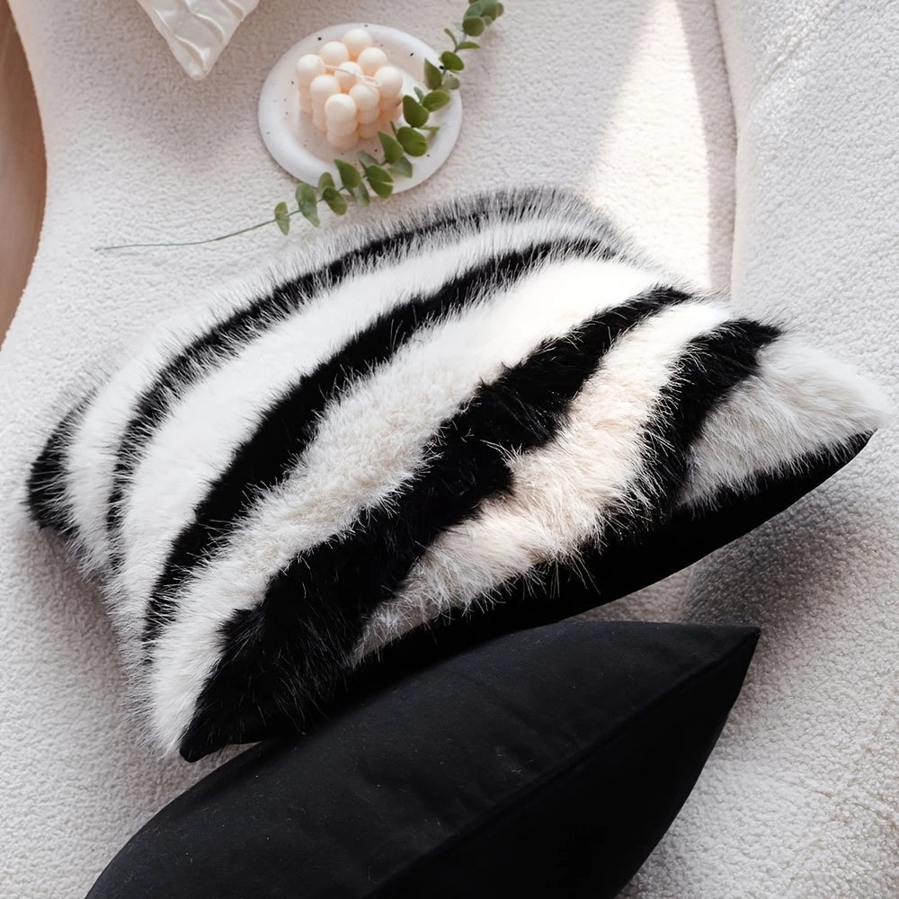 Housse de coussin en fausse fourrure Strié Luxe