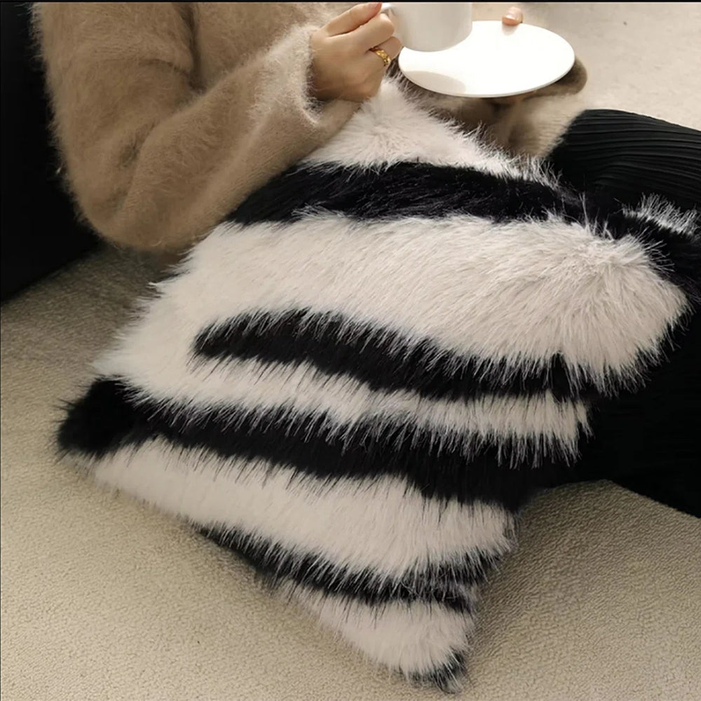 Housse de coussin en fausse fourrure Strié Luxe