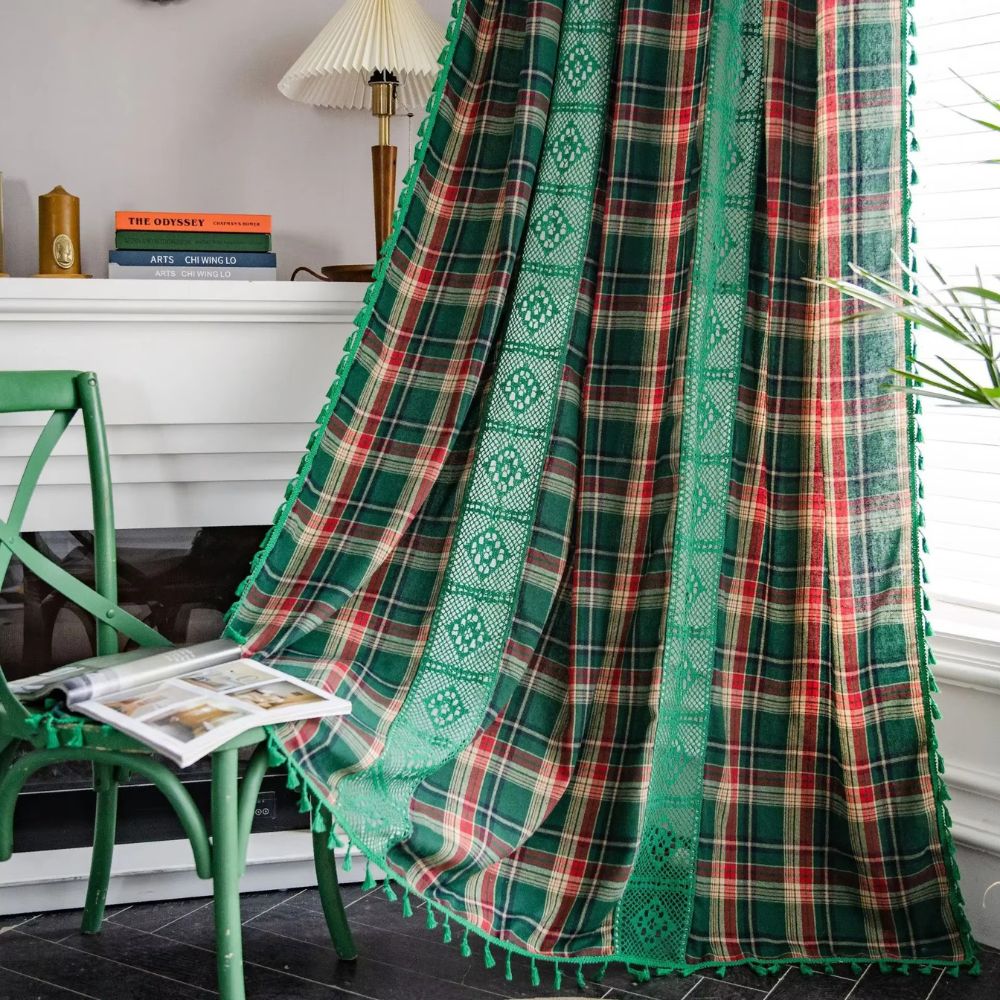 Rideau tartan au crochet à pompons – Vert forêt