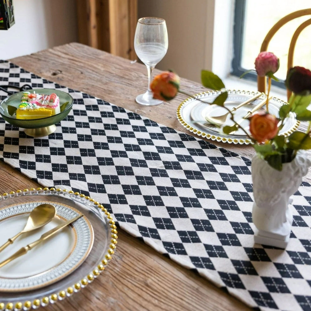 Chemin de table damier à pompons