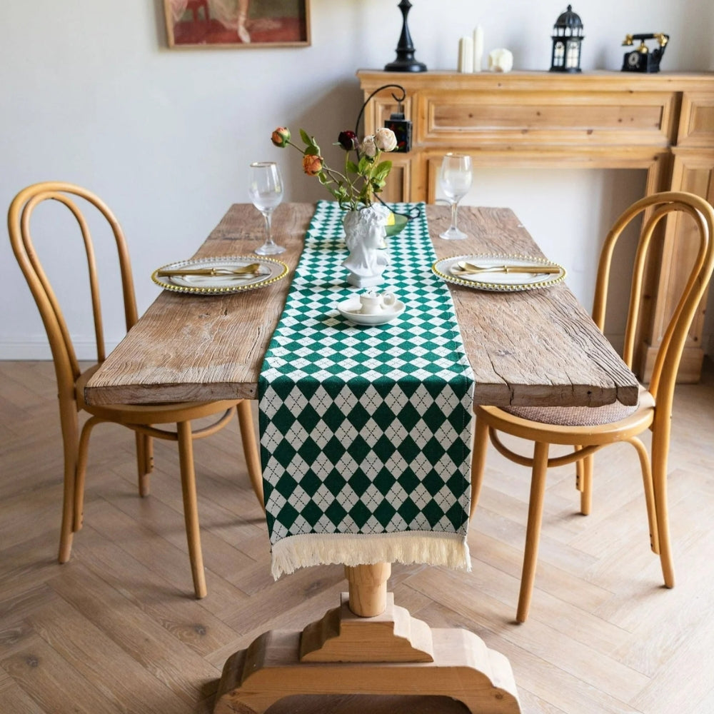 Chemin de table damier à pompons – Vert Lattice