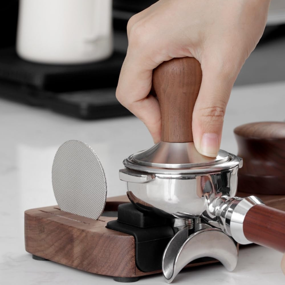 Station à tamper en noyer pour coin café