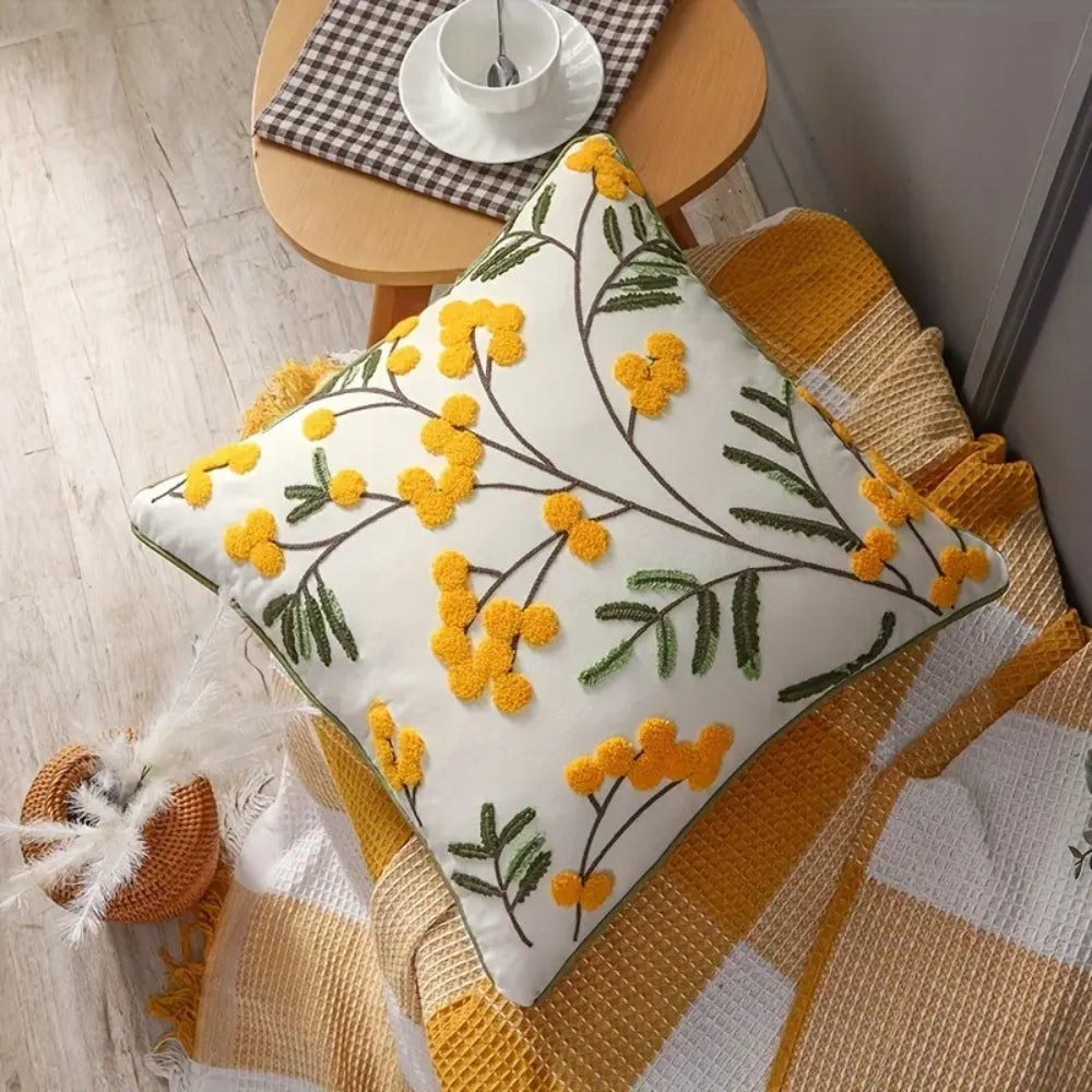 Housse de coussin brodée fleurs jaunes et feuilles