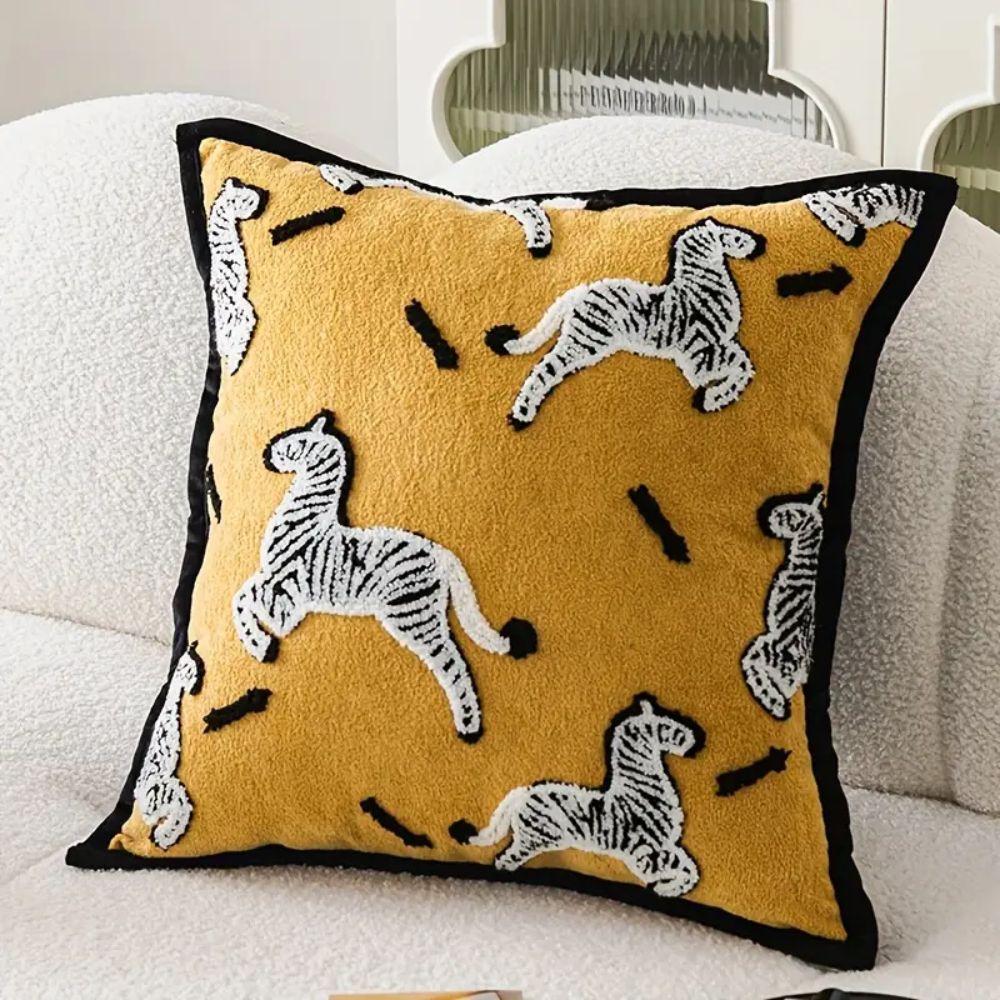 Housse de coussin brodée zèbre