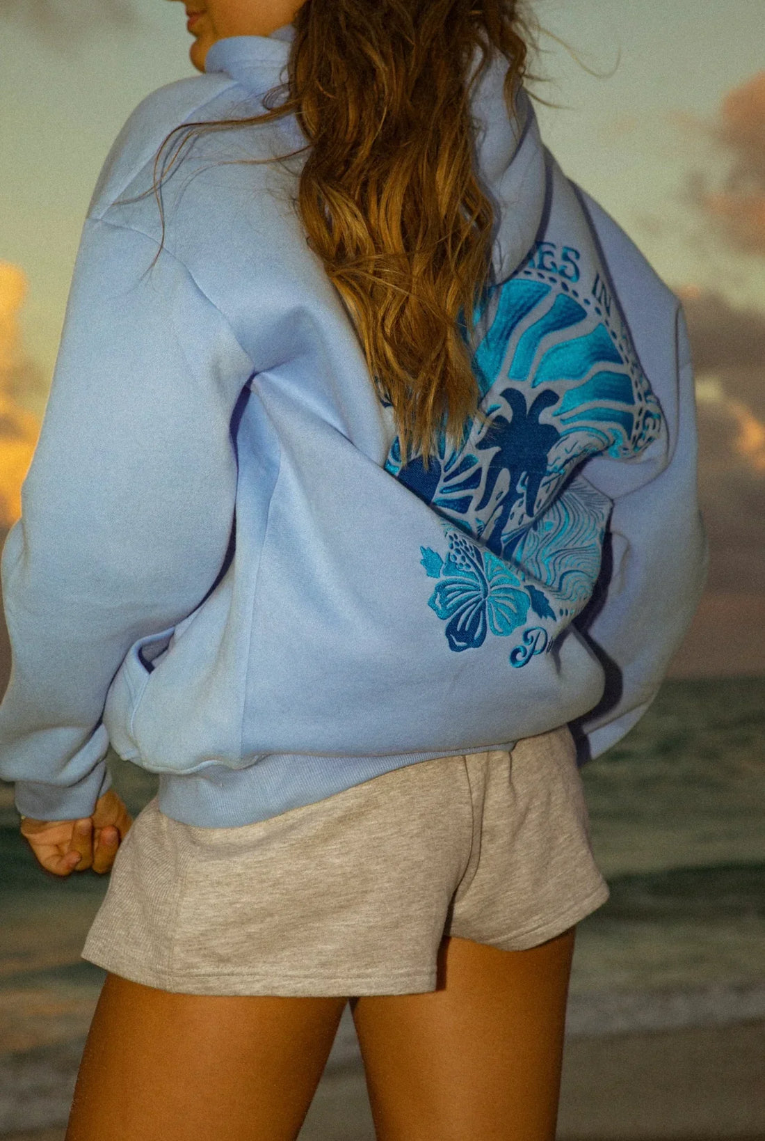 Sweat a capuche femme a imprime graphique