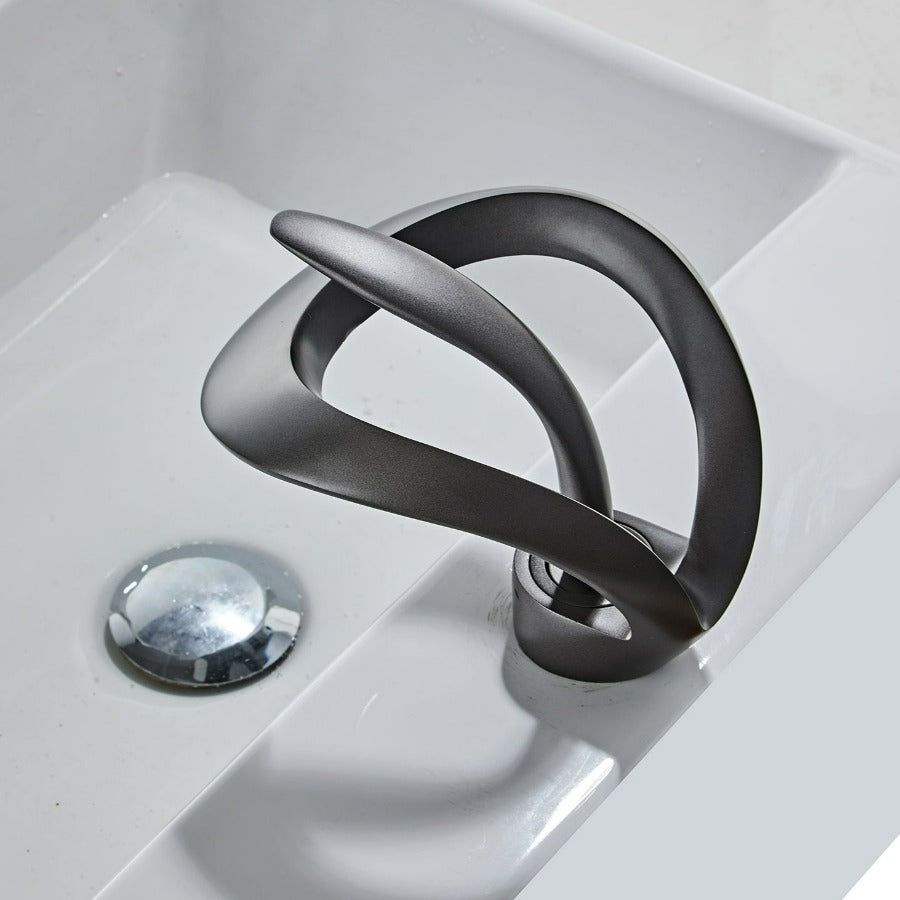 Mitigeur de salle de bain a col incurve