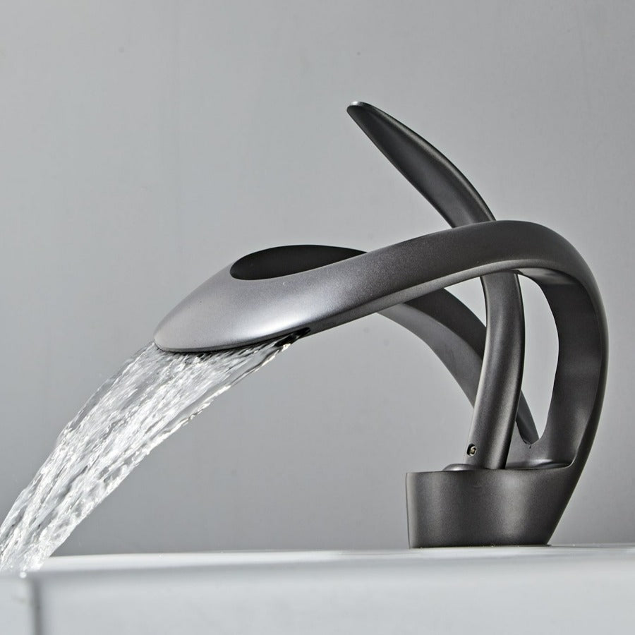 Mitigeur de salle de bain a col incurve